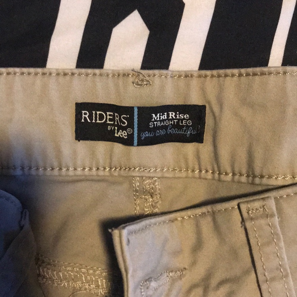 Lee’s khakis - Picture 2 of 4